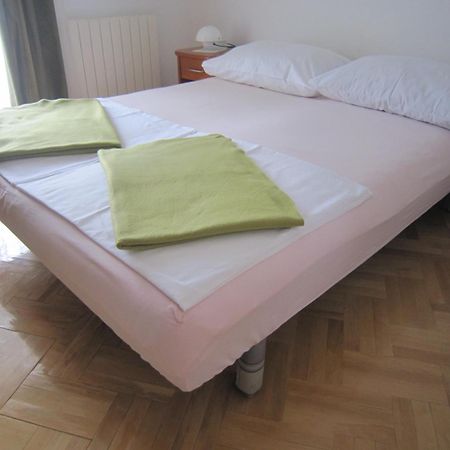 Apartment House Berry Примоштен Екстер'єр фото