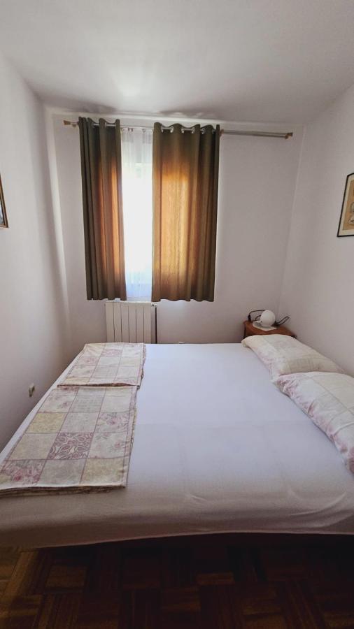 Apartment House Berry Примоштен Екстер'єр фото