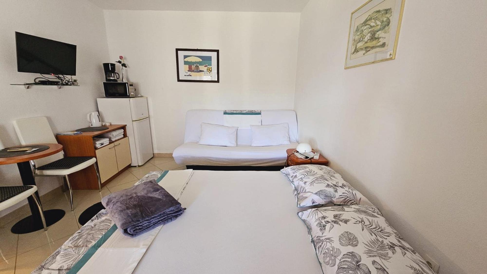 Apartment House Berry Примоштен Екстер'єр фото