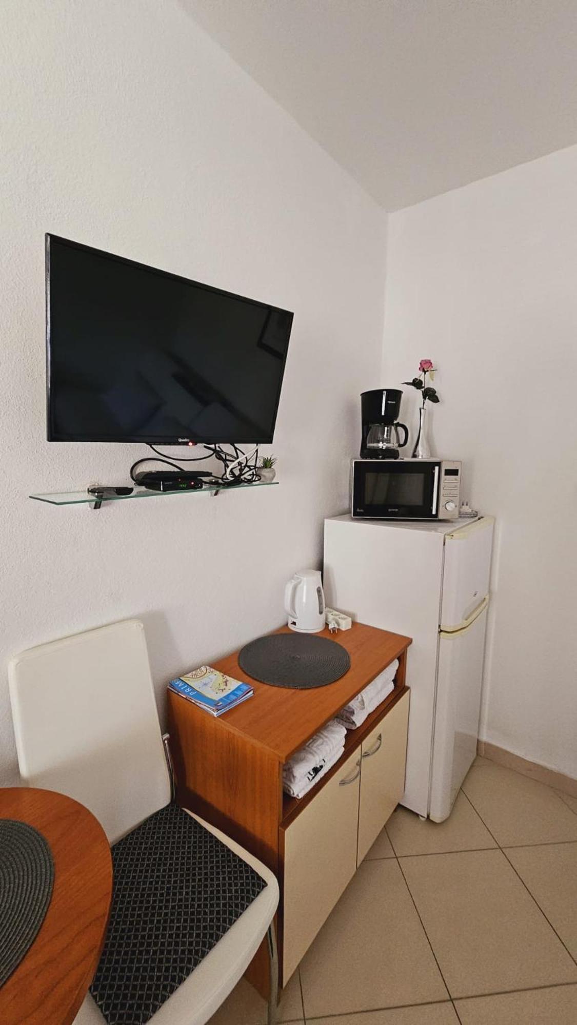Apartment House Berry Примоштен Екстер'єр фото