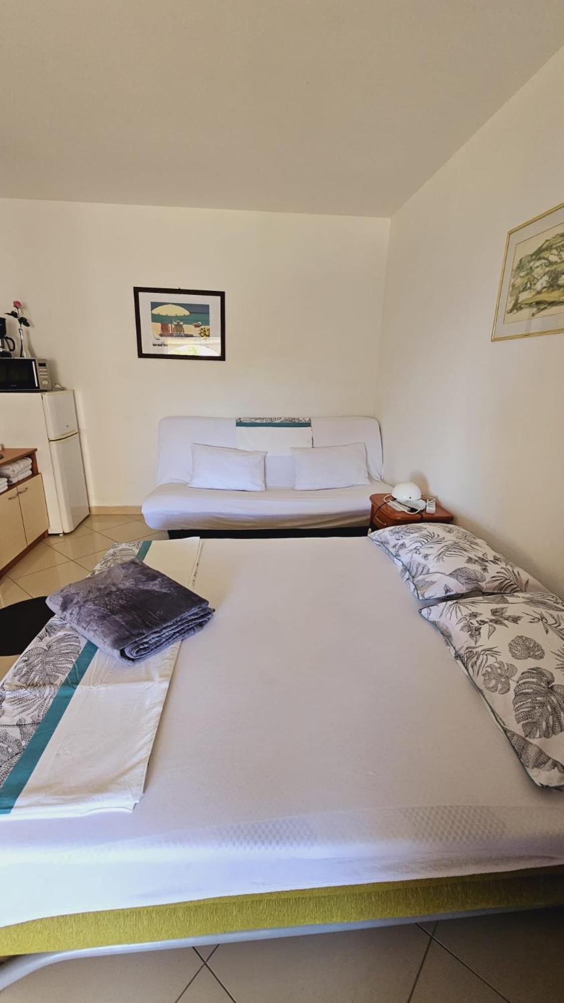 Apartment House Berry Примоштен Екстер'єр фото