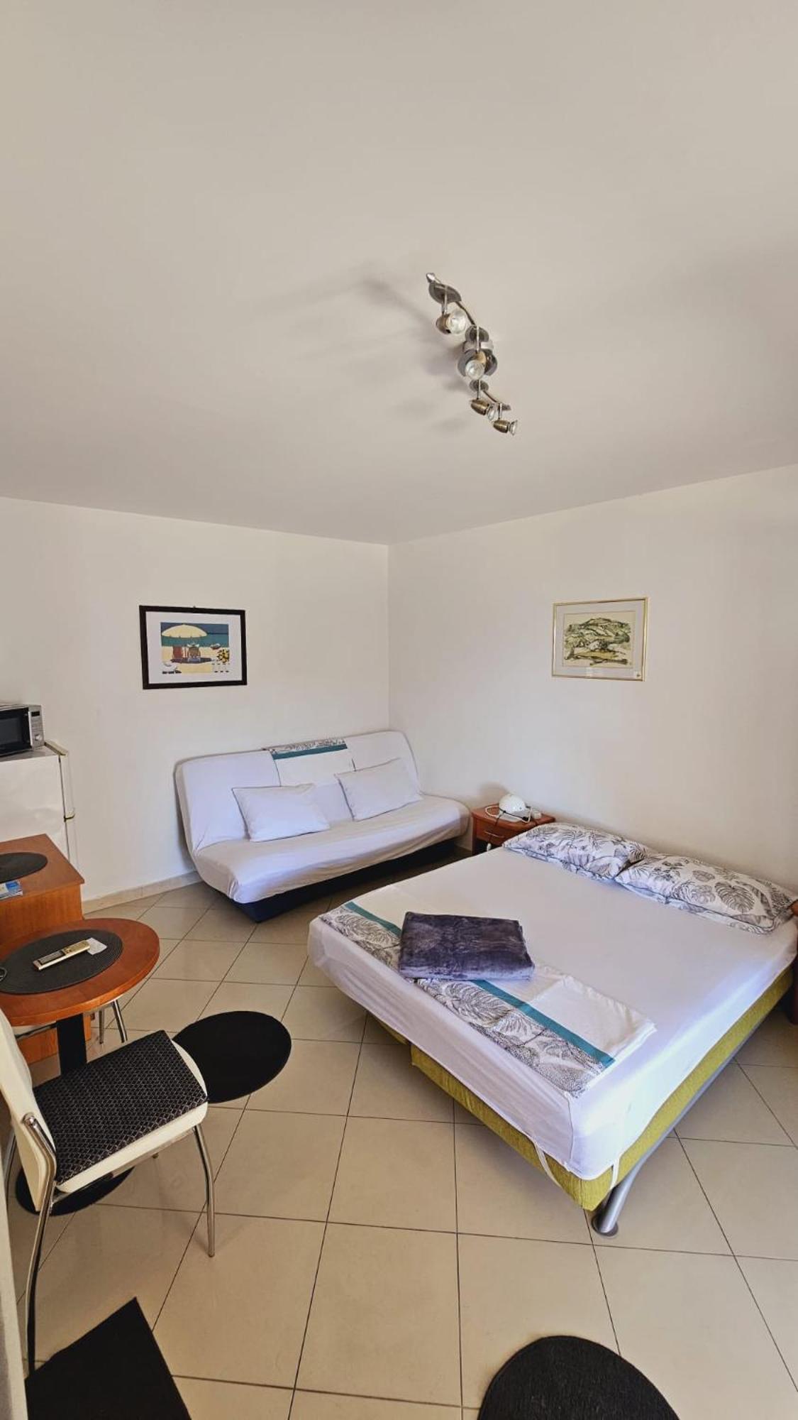 Apartment House Berry Примоштен Екстер'єр фото