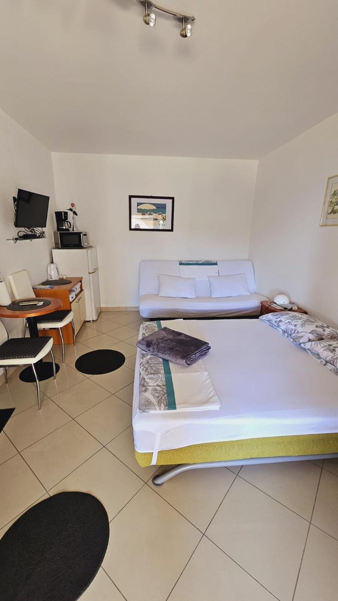 Apartment House Berry Примоштен Екстер'єр фото