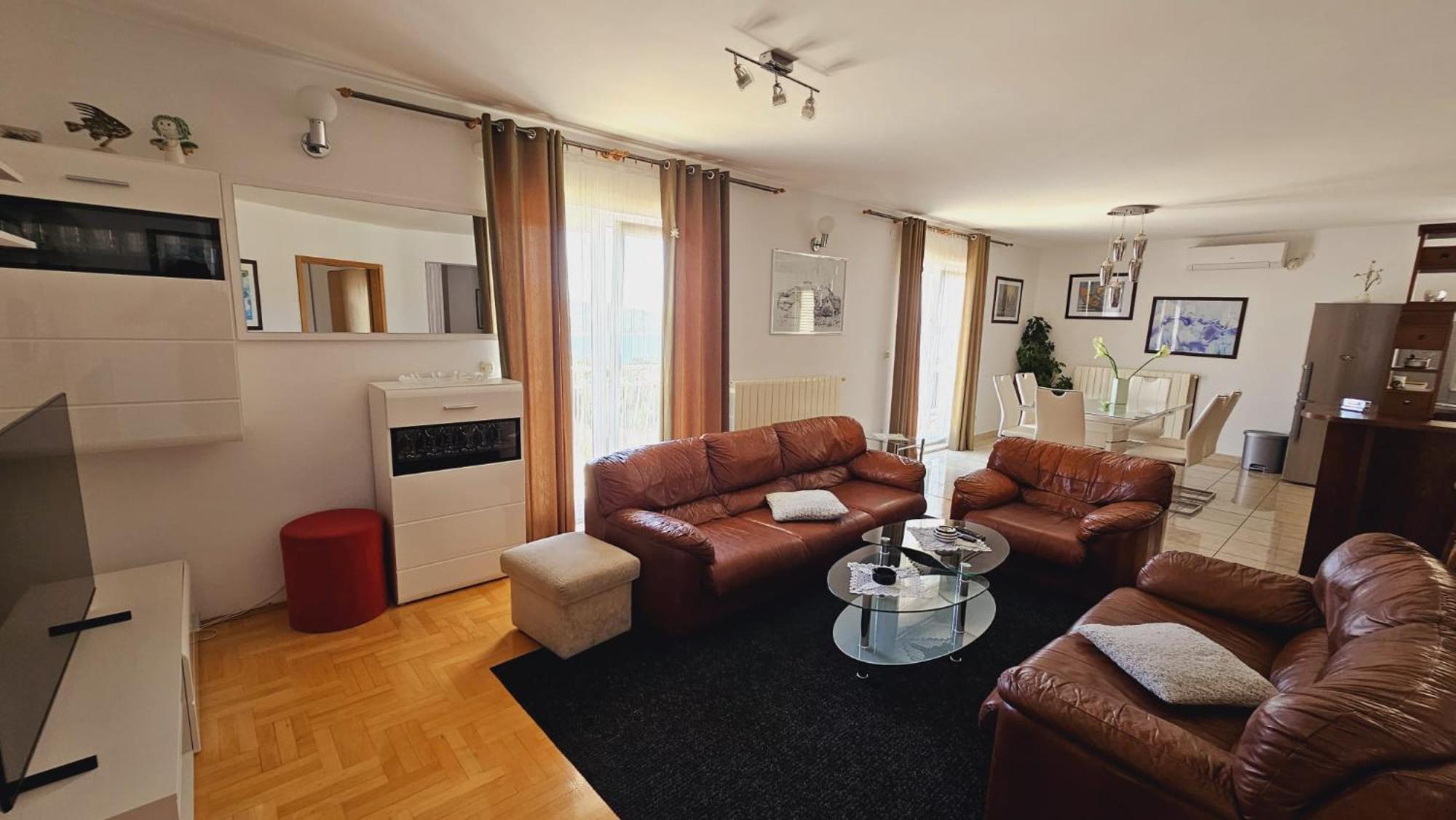 Apartment House Berry Примоштен Екстер'єр фото