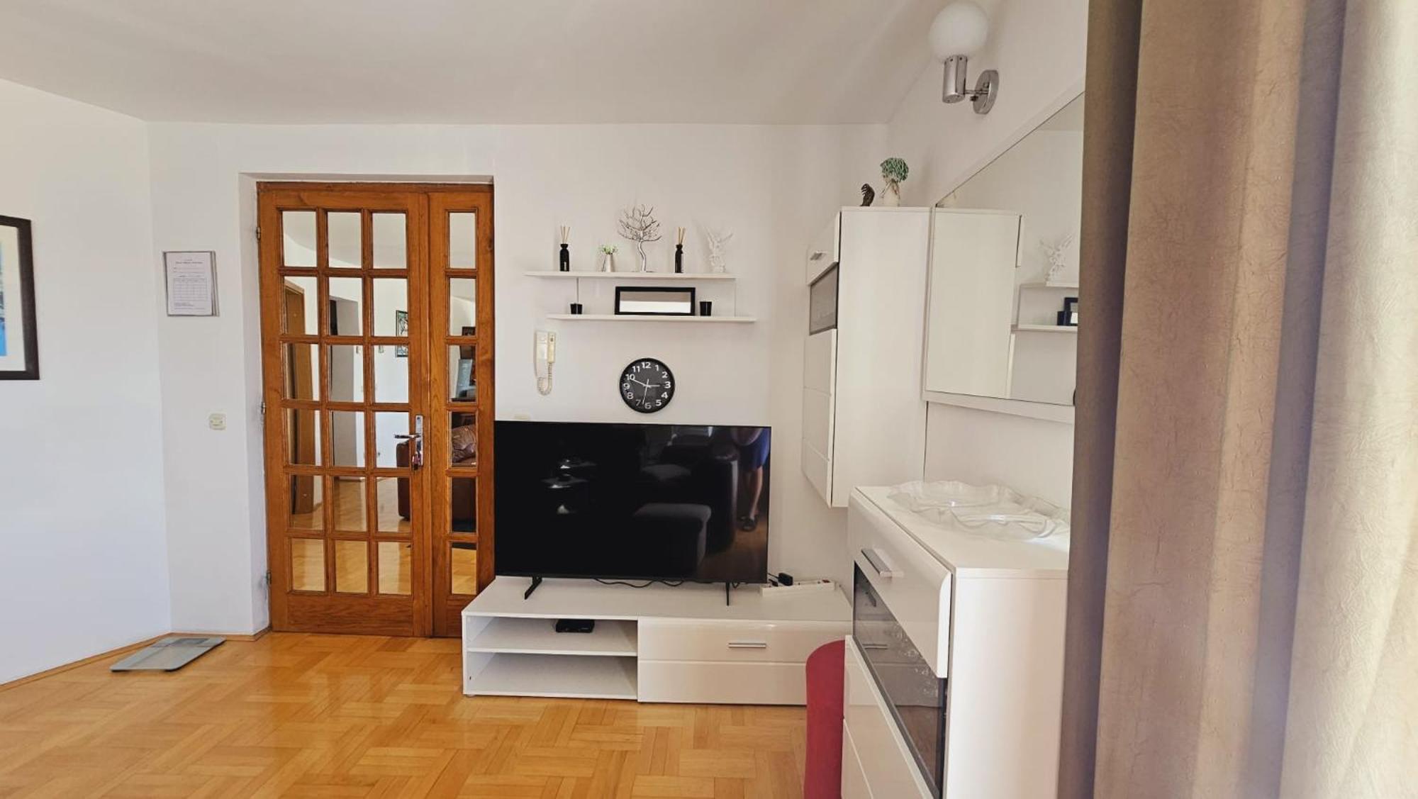 Apartment House Berry Примоштен Екстер'єр фото