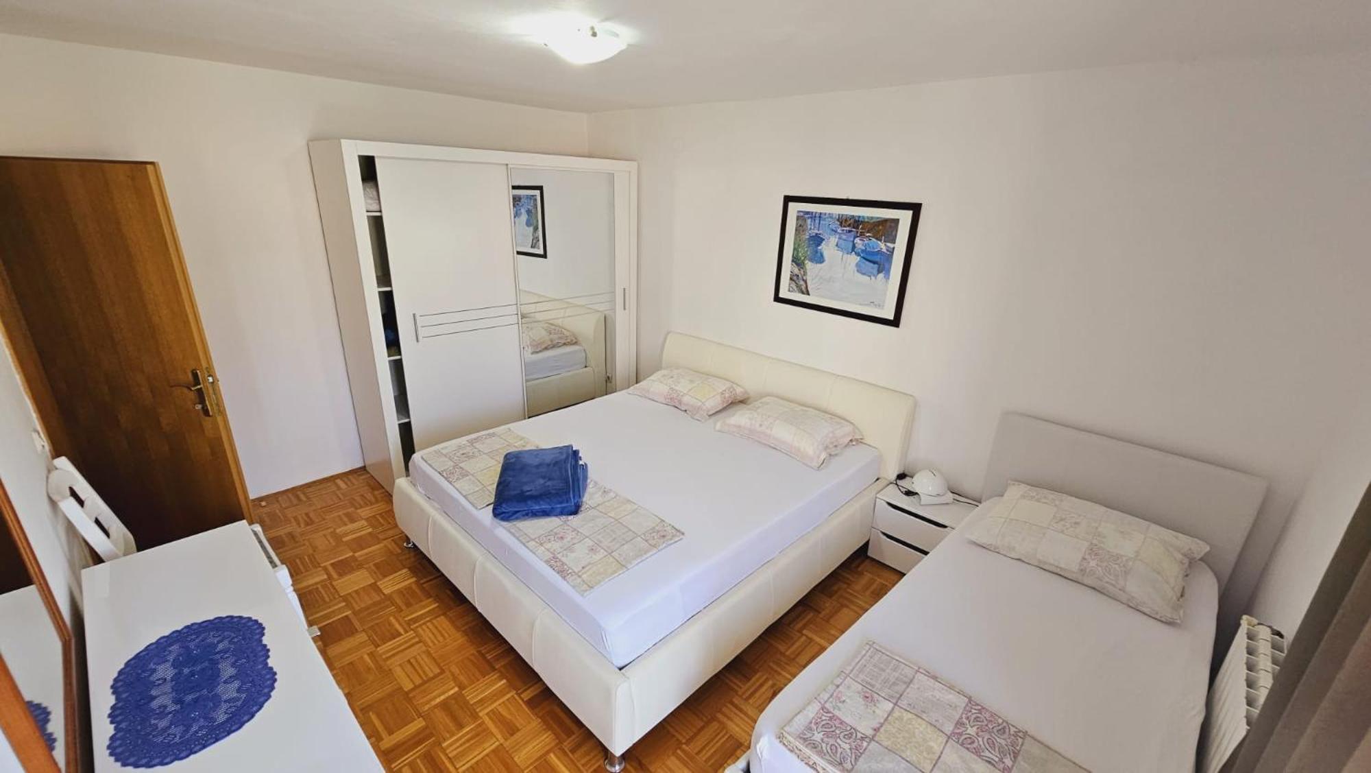 Apartment House Berry Примоштен Екстер'єр фото