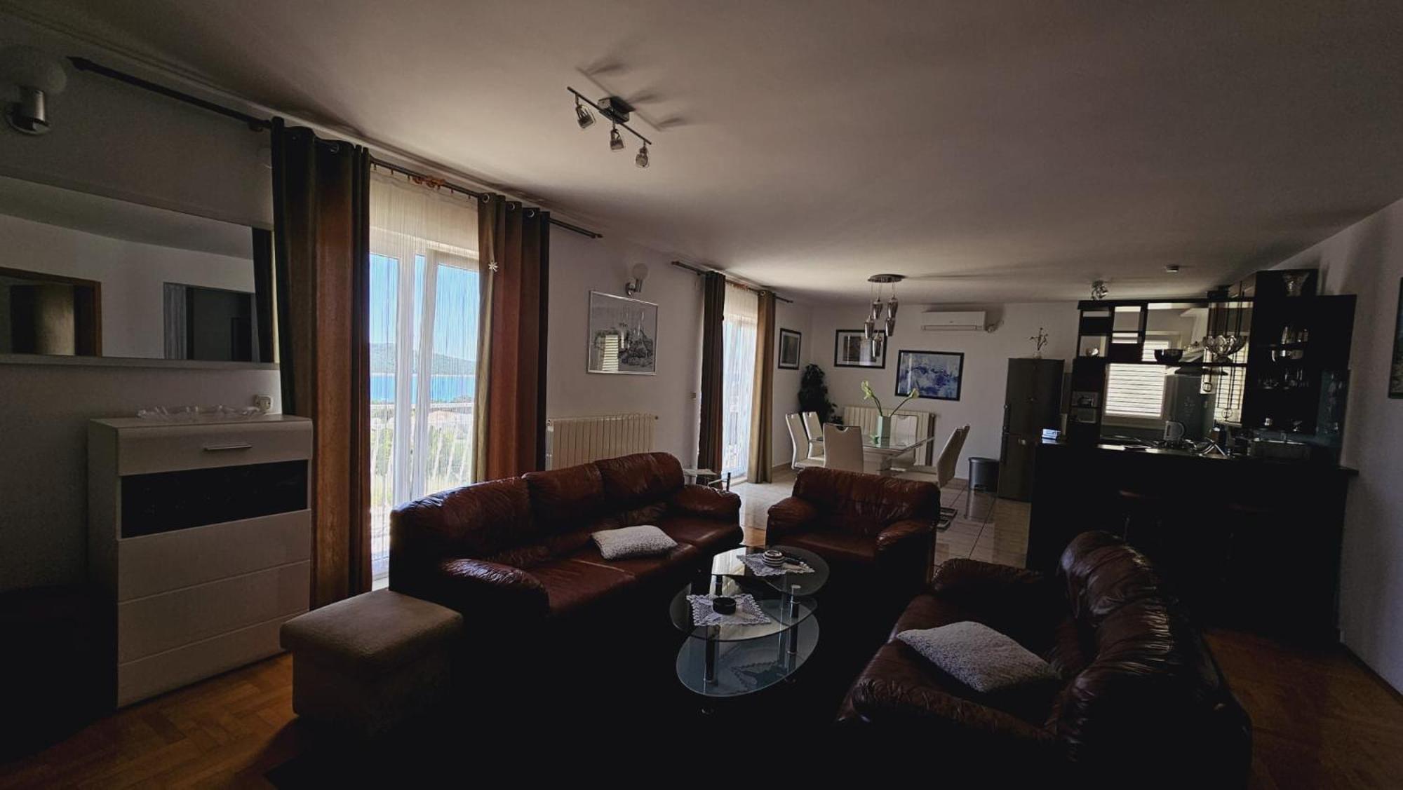 Apartment House Berry Примоштен Екстер'єр фото