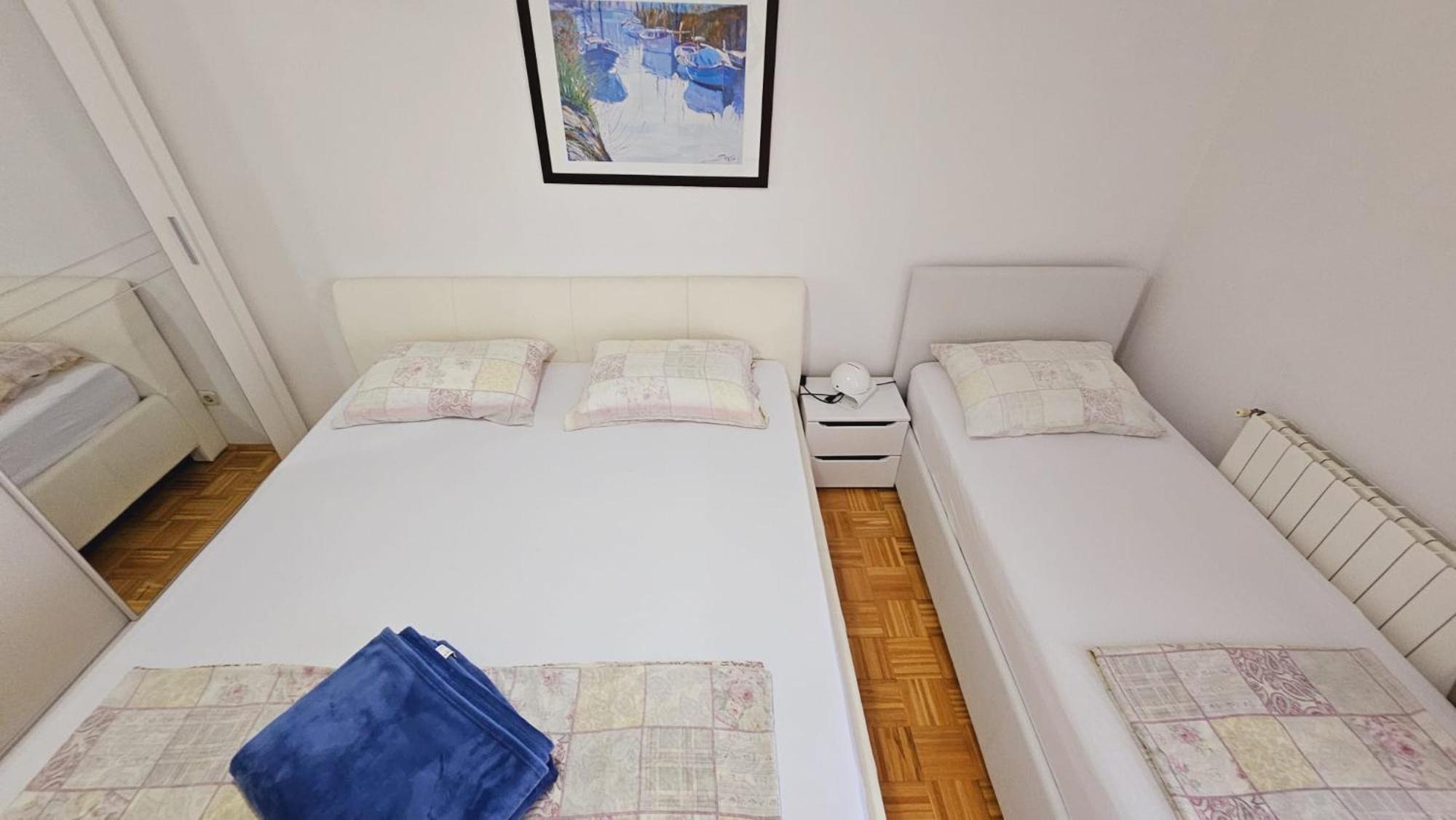 Apartment House Berry Примоштен Екстер'єр фото