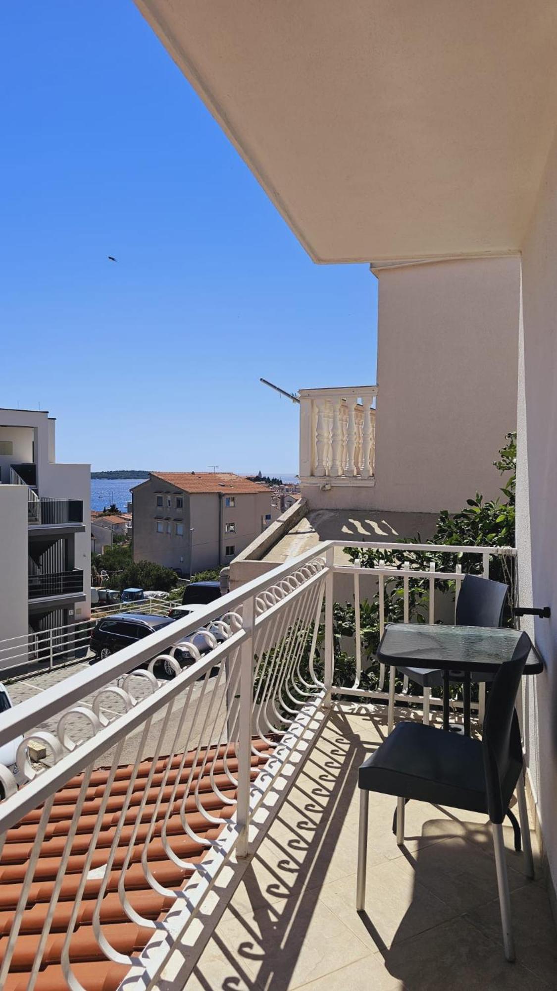 Apartment House Berry Примоштен Екстер'єр фото