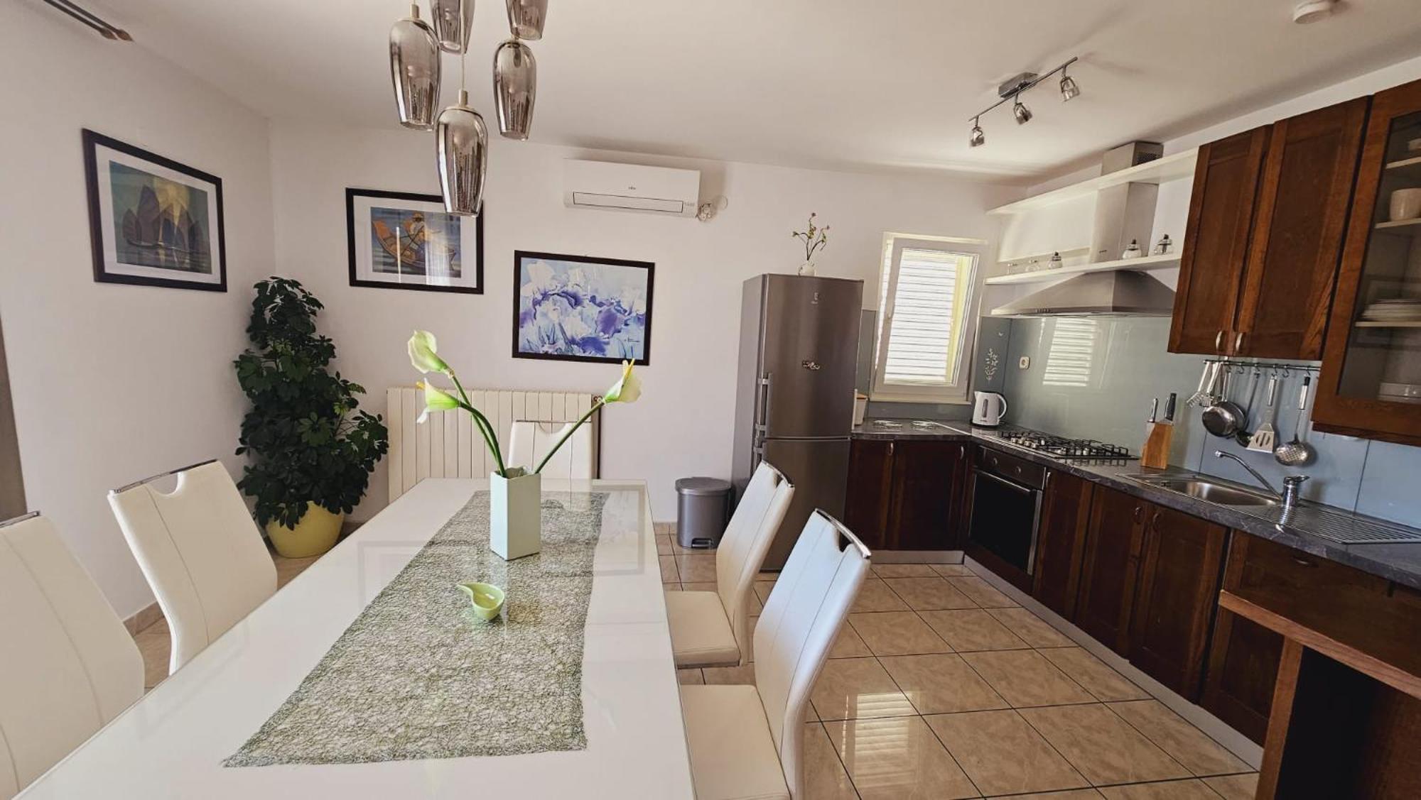 Apartment House Berry Примоштен Екстер'єр фото
